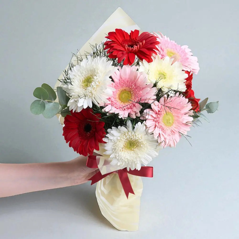 Krem Bukette Rengarenk Gerbera Çiçekleri